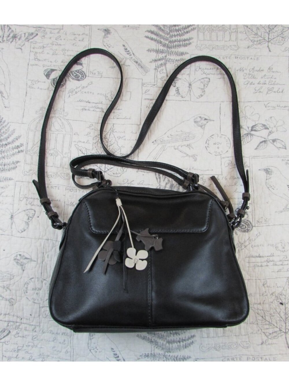 EUC RADLEY LONDON Leather Hand Bag shoulder bag crossbody Dog Flower Charms